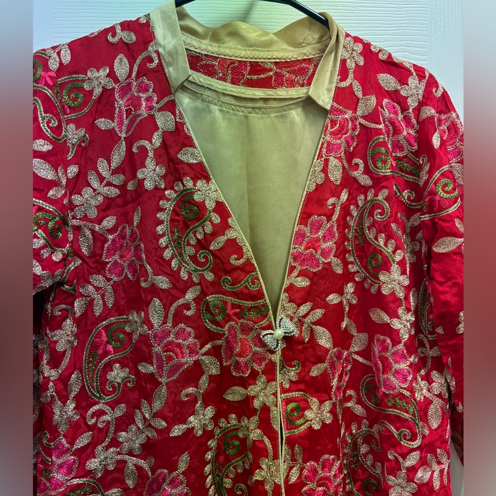 Elegant Red Floral Embroidered Robe - Picture 2 of 2